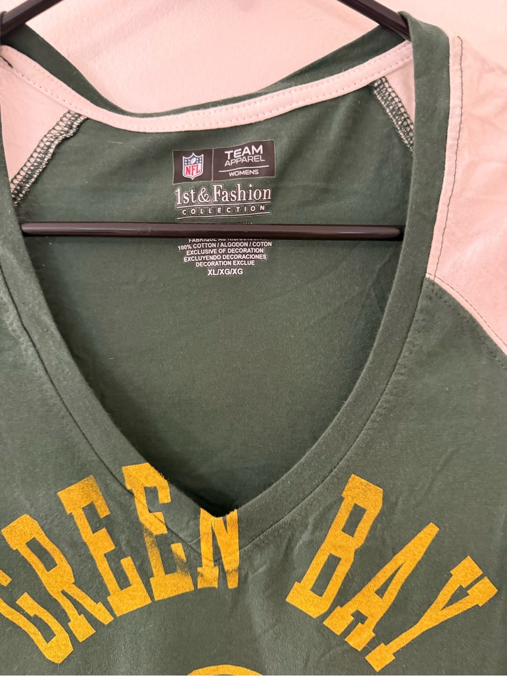 NFL Women’s Green and Yellow Short Sleeve Tee